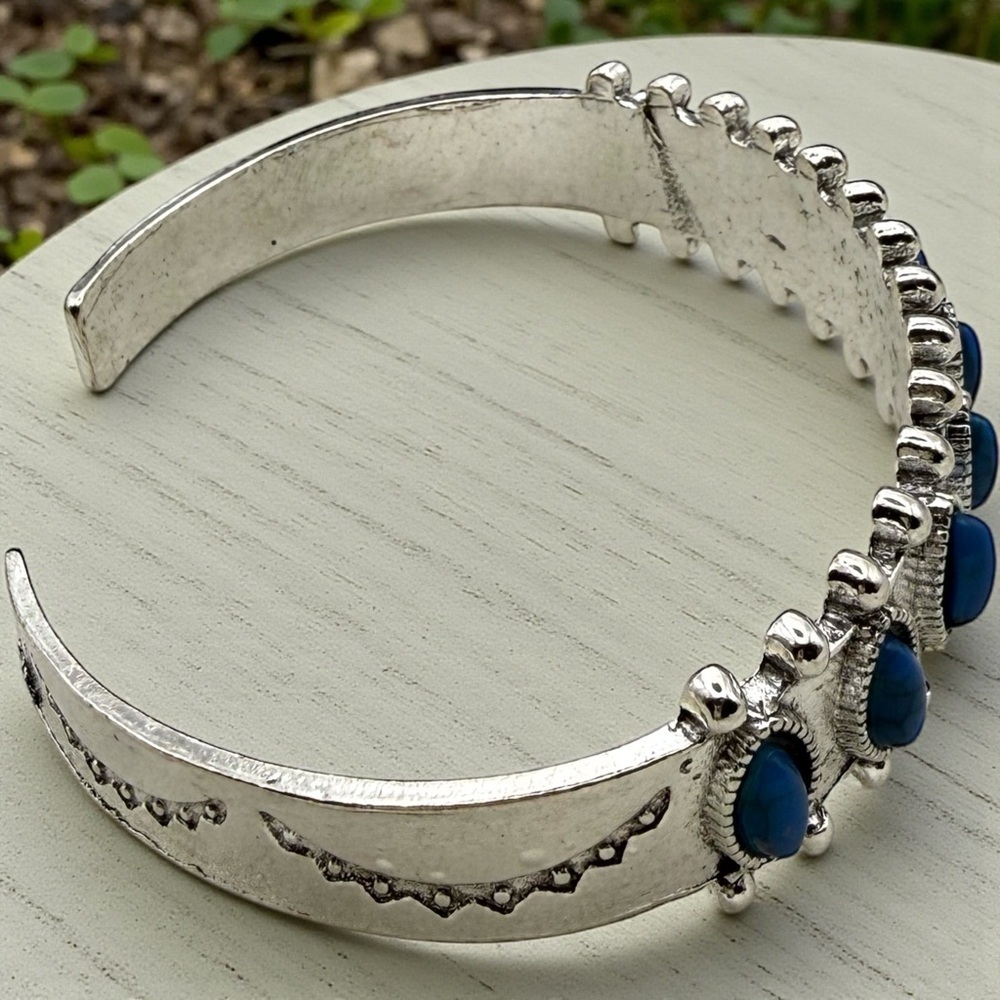 Silver and Blue Stone Women's cuff​​​​ - Picture 4 of 5
